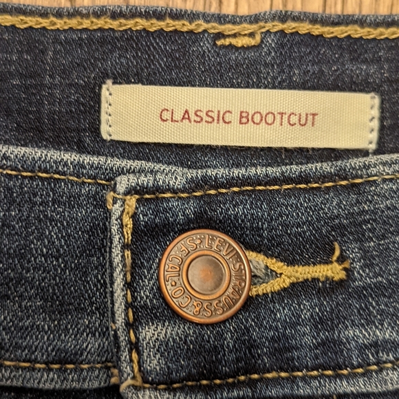 NWOT Size 10 Levi Strauss Dark Wash Boot Cut Jeans - Picture 3 of 3